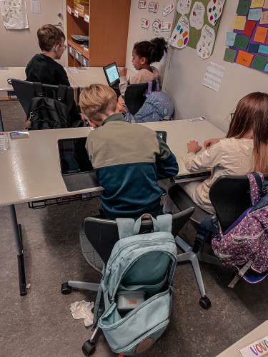 4.klassingene øvet seg først på å presentere for hverandre. 